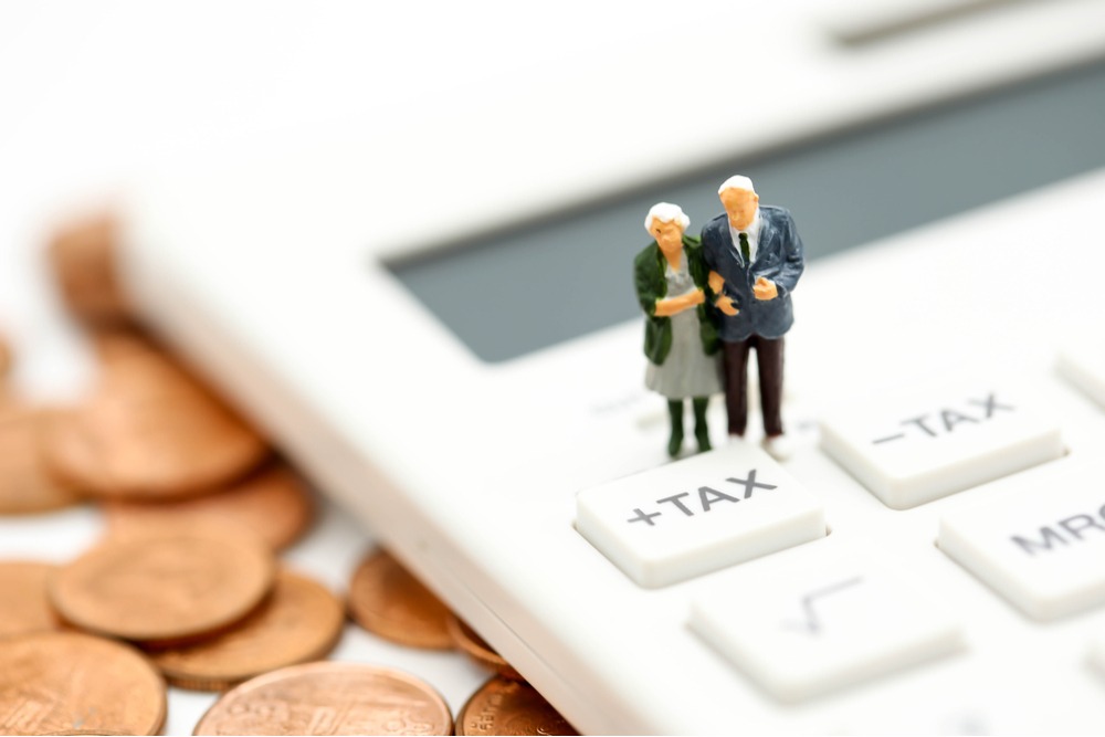 Couple calculating taxes